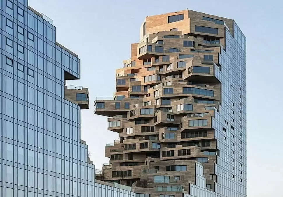 Unique Buildings: टिड्डे वाले कैफे से लेकर इंजन जैसी बिल्डिंग, ऐसी दिखती हैं दुनिया की विचित्र इमारतें