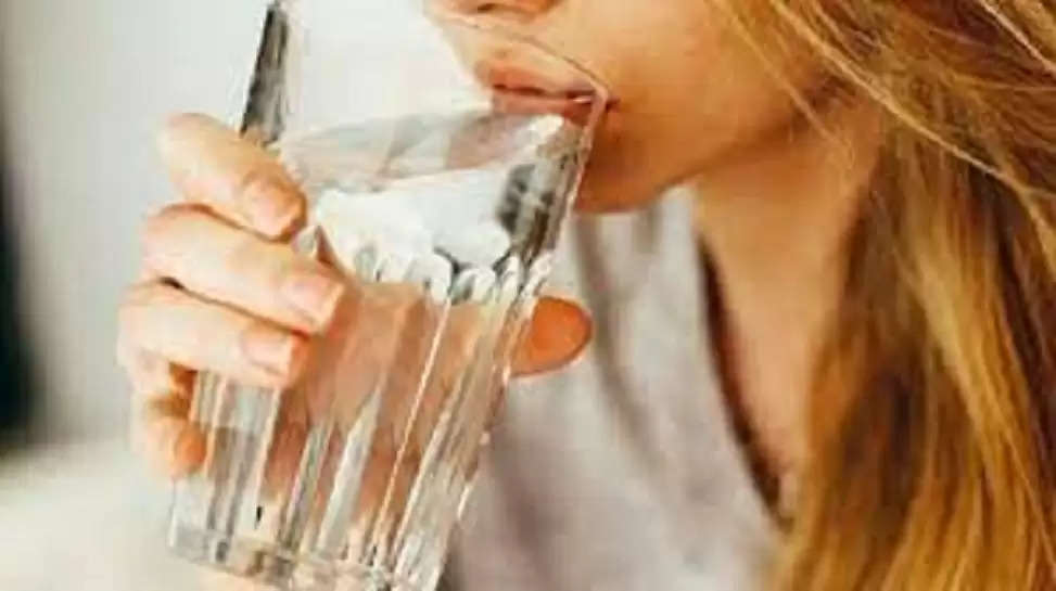 Hyponatremia: क्या अधिक पानी पीने से हो सकती है मौत? रिसर्च में सामने आई चौंका देने वाली बात