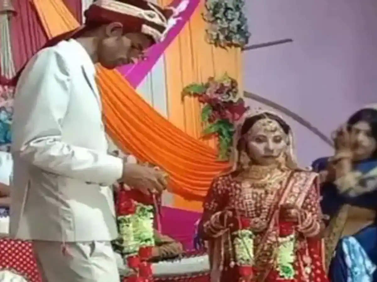 Marriage: तीन फुट की दुल्हन को कुछ यूं मिला हमसफर, 32 साल के दूल्हे ने धूम-धाम से रचाई शादी
