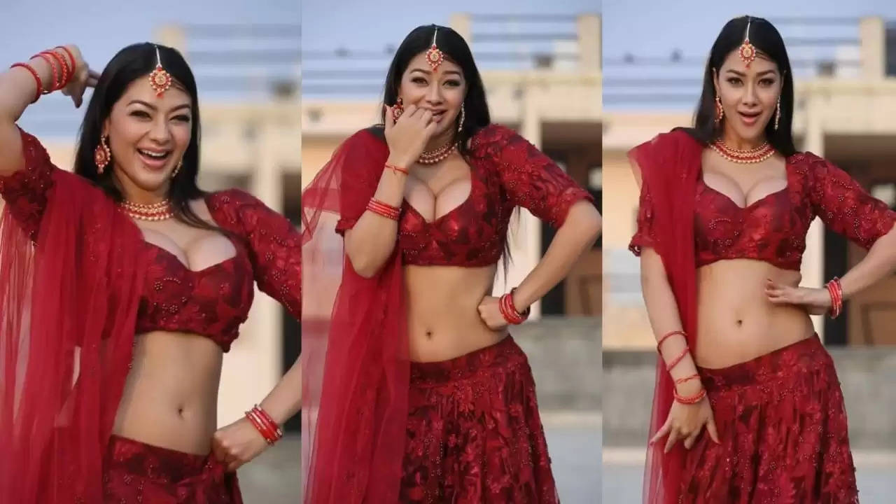 Namrata Malla Hot Dance: नम्रता मल्ला की कजरारी आँखों ने लोगों को किया घायल, वीडियो देख छूट जाएंगे पसीने